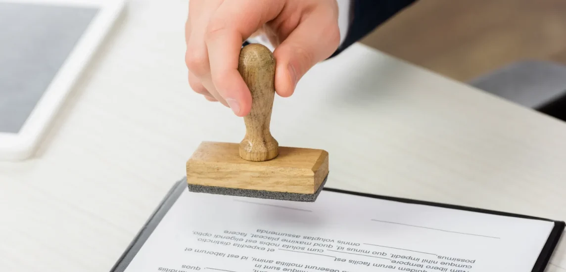 Нотариус при покупке-продаже квартиры: плюсы и обязанности