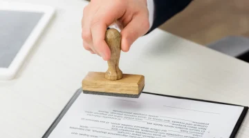 Нотариус при покупке-продаже квартиры: плюсы и обязанности