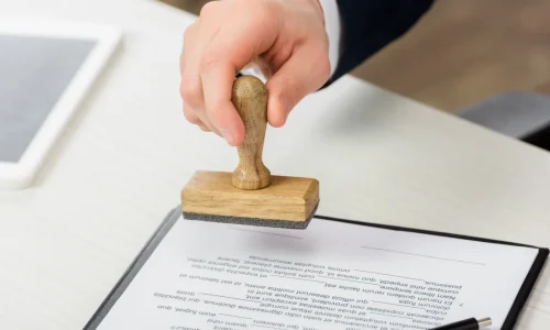 Нотариус при покупке-продаже квартиры: плюсы и обязанности