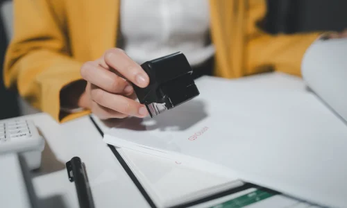 Нотариус при покупке-продаже квартиры: плюсы и обязанности